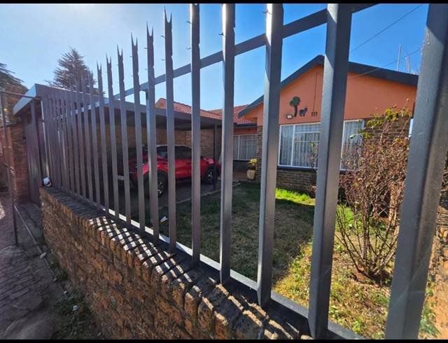 2 BEDROOM TOWNHOUSE FOR SALE IN RANDFONTEIN CENTRAL